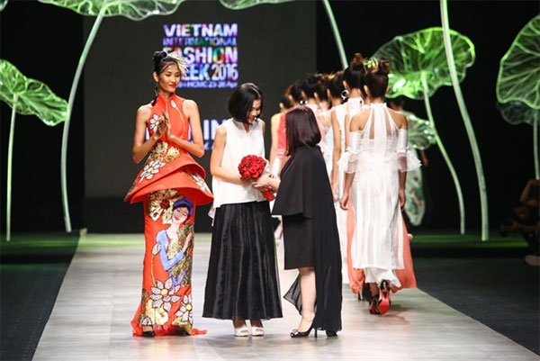 VIFW, nhà thiết kế quốc tế, Việt thời trang yêu thích, nền kinh tế Việt Nam, cầu Vietnamnet, tin tức tiếng Anh về Việt Nam, tin tức Việt Nam, tin tức về Việt Nam, tin tức tiếng Anh, Vietnamnet tin tức, tin tức mới nhất về Việt Nam, Việt Nam