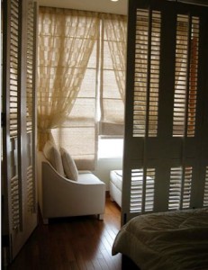 Thiết kế cấp bậc ánh sáng cho phòng ngủ tạo thêm cảm giác lãng mạn, ấn tượng cho căn phòng