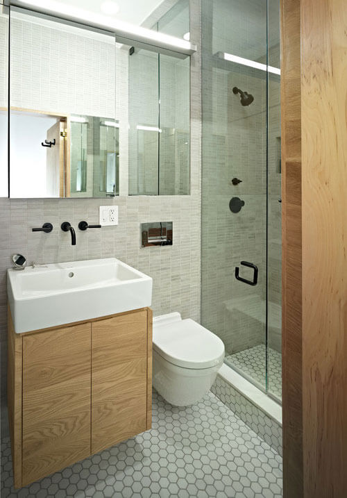 Phòng tắm nhỏ gọn nhưng không kém phần hiện đại trong căn nhà ống diện tích chỉ 38 M2