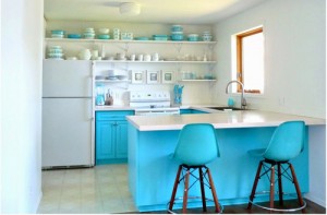 Căn bếp trông đẹp hơn rất nhiều sau khi Sửa nhà bếp biệt thự, tone màu chủ đạo là xanh và trắng