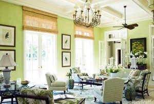 Mùa xanh lá sẽ rất hợp cho những phòng khách nhiều cửa sổ