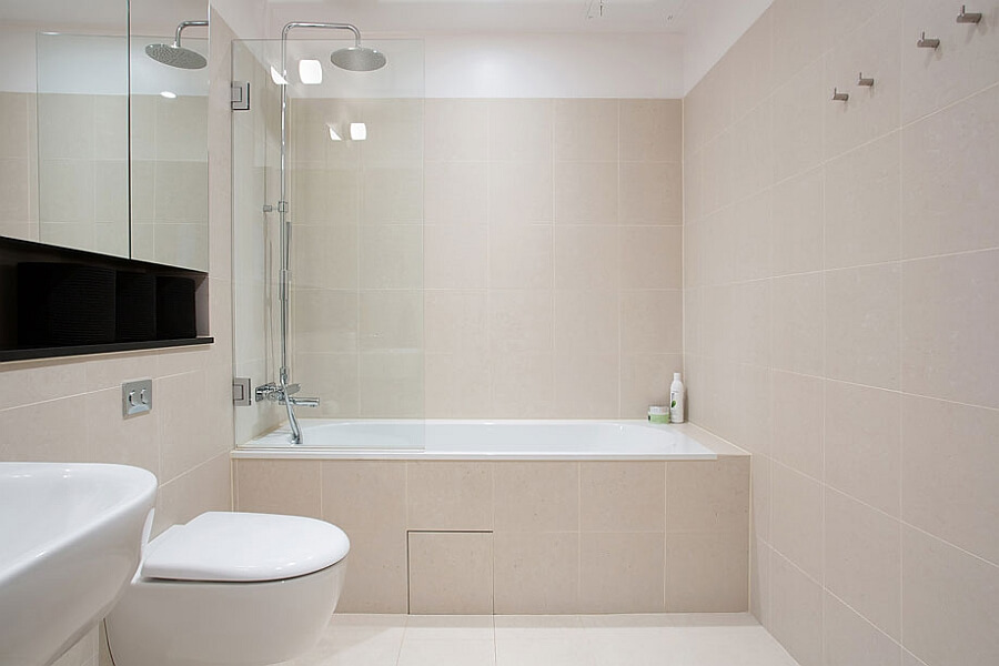 Phòng tắm màu trắng ngà ấn tượng sau sửa chữa nhà căn hộ 82m2, sang trọng