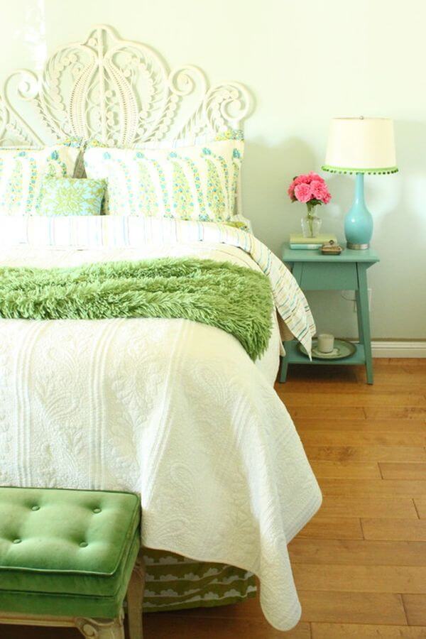 Sơn nhà với gam màu xanh vỏ chanh cho phòng ngủ, thư thái đầy ấn tượng.