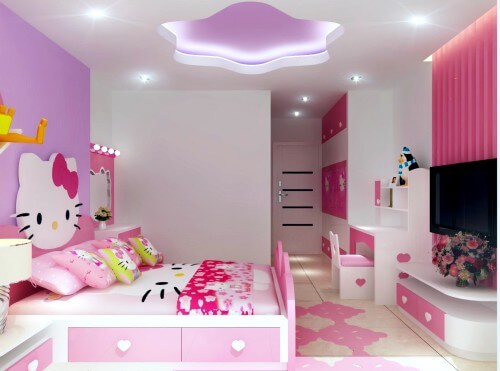 Phòng ngủ của con trong mẫu thiết kế nhà 4 tầng gam màu hồng dịu dàng với hình mèo Kitty trang trí đầu giường. Những vật dụng trang trí phù hợp với độ tuổi và ý thích của bé.