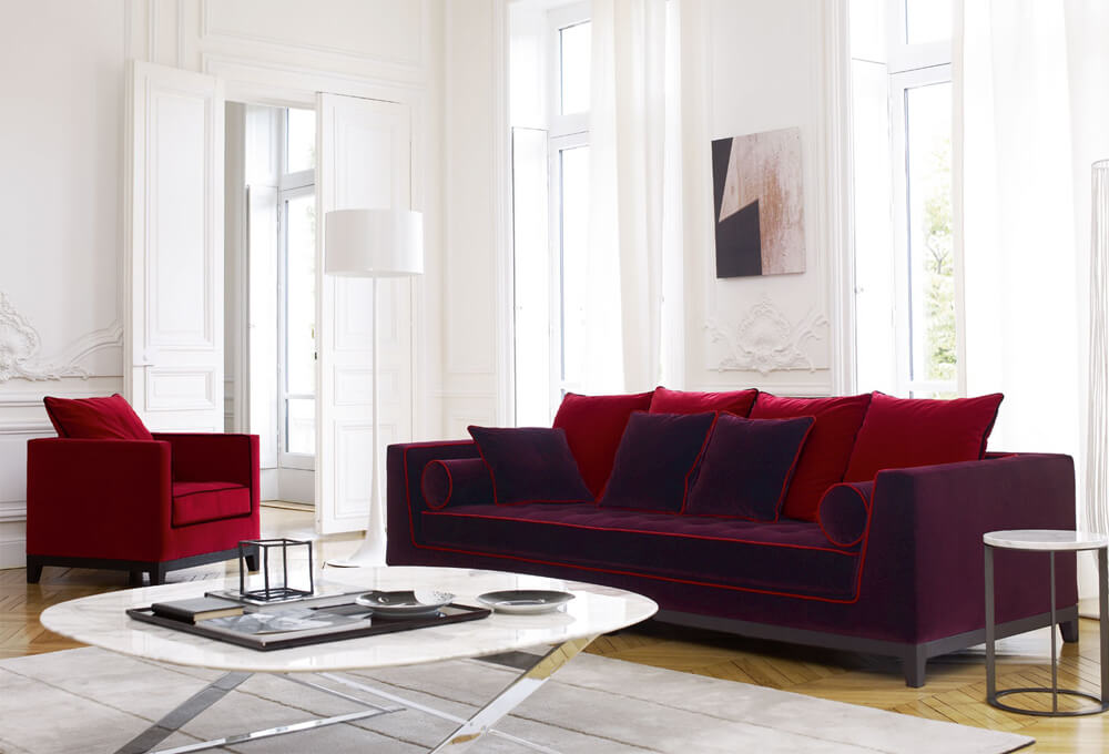 Nhà ống thiết kế phòng khách trở nên sang trọng hơn với bộ ghế sofa hiện đại, màu đỏ quý phái