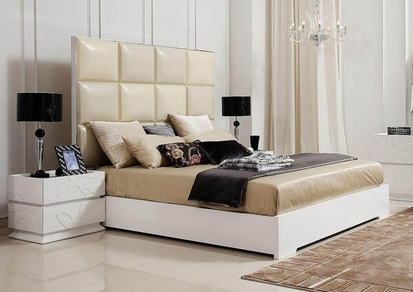 Cải tạo căn hộ với phòng ngủ cho đôi vợ chồng trẻ sử dụng gam màu đơn giản, nhã nhặn.