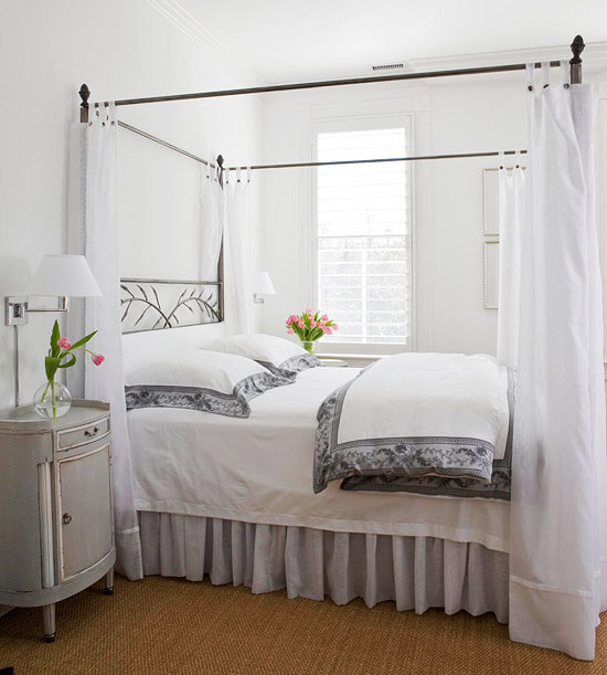 Mẫu phòng ngủ sơn trắng tinh khôi, tạo cảm giác rộng rãi.