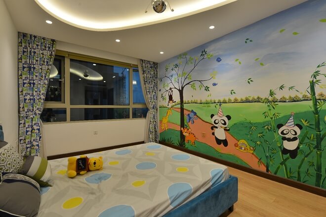 Thiết kế nội thất nhà chung cư 2 tầng, với phòng của con trai được thiết kế bắt mắt với tranh tường ngộ nghĩnh.