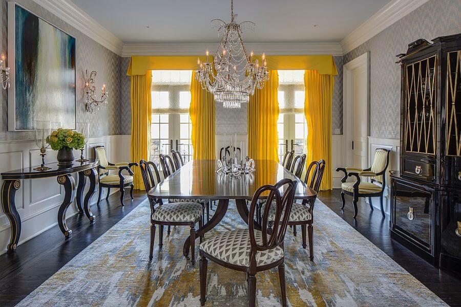 Thiết kế nội thất phòng ăn đẹp với rèm màu vàng sáng tạo điểm nhấn cho phòng ăn màu trắng, xám.