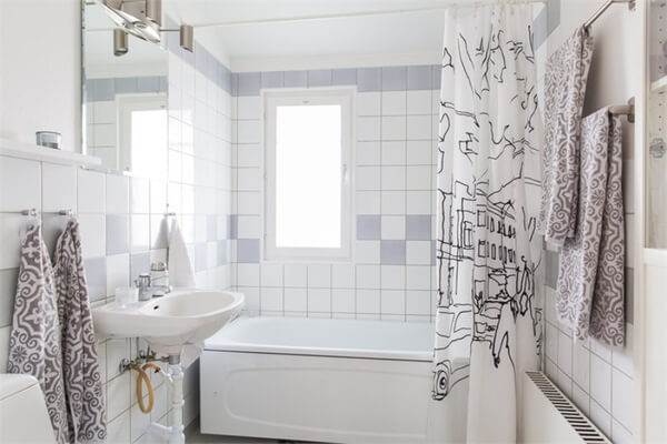 Nhà tắm trong mẫu thiết kế nhà chung cư này hoàn toàn phù hợp với tiêu chí tắm và thư giãn. Căn phòng cũng được phối hợp với phong cách hiện đại theo tổng thể của cả căn hộ.