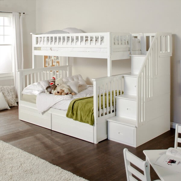 Giường tầng cho 2 con phù hợp cho phòng ngủ 10m2, tông màu trắng tạo cảm giác rộng rãi hơn, sau cải tạo sửa chữa nhà và bố trí nội thất.