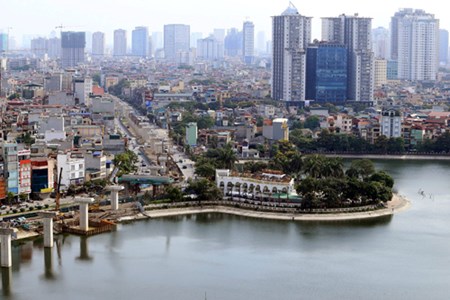 Ha Noi: “Dat vang” cong vien, ho boi de... nuoi ca nha hang