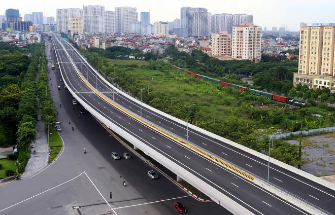 Hà Nội: Đường Phạm Văn Đồng 'lột xác' đẹp như mơ, giá nhà đất tăng mạnh - 1