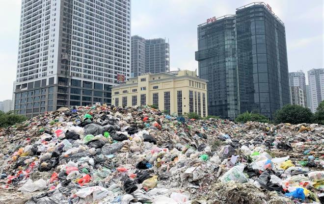 Dân chặn xe vào bãi rác Nam Sơn: Sở Xây dựng Hà Nội đề xuất phương án xử lý - 1