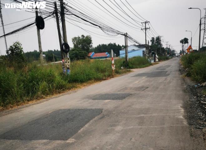 Con đường 2km, có gần 100 'hố tử thần' ở Đồng Nai: Địa phương đã sửa chữa đường - 2