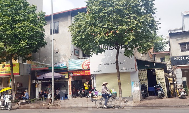 Sau chục năm sập mái, khu nhà cổ nguy hiểm ở Hà Nội chưa thể xây mới - ảnh 1