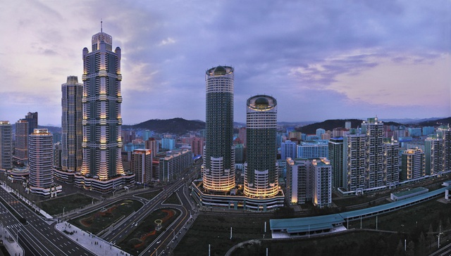 Toàn cảnh con phố hiện đại bậc nhất ở Triều Tiên với loạt cao ốc chọc trời - 2