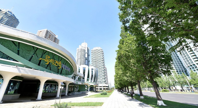 Toàn cảnh con phố hiện đại bậc nhất ở Triều Tiên với loạt cao ốc chọc trời - 7