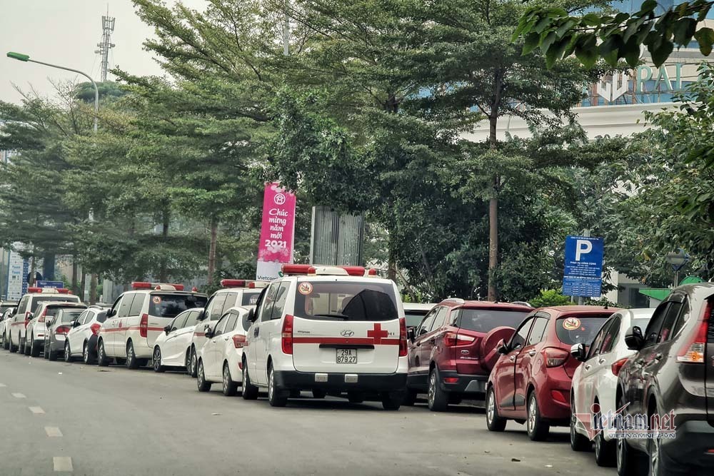 Hoàng Mai 'đắp chiếu' nửa triệu m2, Đống Đa chật vật tìm điểm đỗ xe