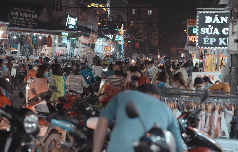 ...là phát triển các khu dịch vụ kế cận.
