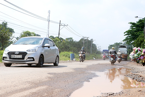 Đường tỉnh 768, đoạn từ cầu vượt Thủ Biên đến TT.Vĩnh An (H.Vĩnh Cửu) hiện đã xuống cấp trầm trọng