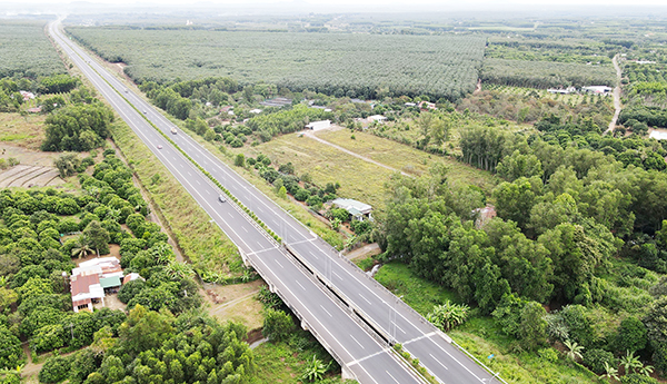 Đường cao tốc TP.HCM - Long Thành - Dầu Giây, trục giao thông quan trọng kết nối sân bay Long Thành và TP.HCM. Ảnh: Phạm Tùng