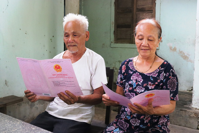 Thất hứa 14 năm, lãnh đạo xã phải bỏ tiền túi hơn 100 triệu làm sổ đỏ cho dân - Ảnh 1.