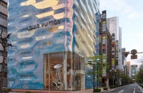 Lạ mắt với cửa hàng có mặt tiền nhấp nhô hình gợn nước ở Tokyo