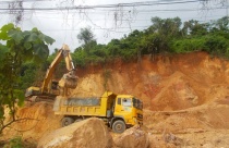 Quảng Nam: Thiếu quỹ đất tái định cư, “xẻ thịt” đồi núi