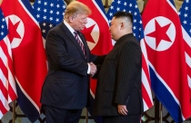 Cựu tổng thống Mỹ Donald Trump từng đề nghị đưa ông Kim Jong-un về nhà trên ‘Không lực Một' sau hội nghị thượng đỉnh tại Hà Nội năm 2019
