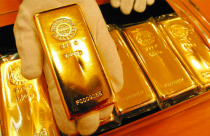 Điểm tin sáng: Giá vàng tăng vọt, vượt ngưỡng 1.800 USD/ounce