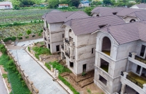 Bất động sản 24h: Bất cập loạt biệt thự hàng chục tỷ đồng bỏ hoang tại Hà Nội
