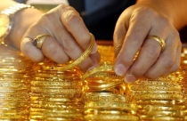 Điểm tin sáng: USD suy yếu, vàng trụ vững trên ngưỡng 1.800 USD/ounce