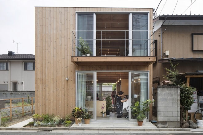 Mẫu nhà gỗ hai tầng đẹp ở Nhật Bản chia làm 2 khu 1 salon tóc